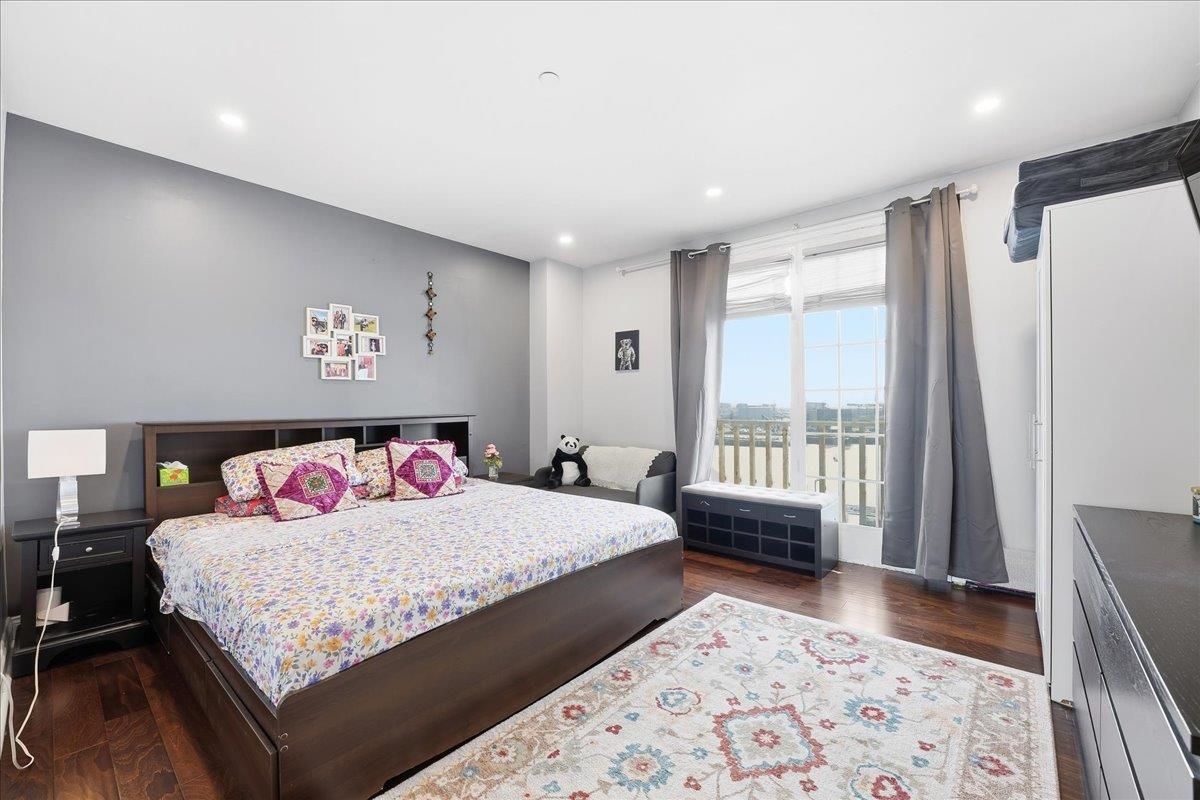 100 SHEARWATER Court EAST, Jersey City, JC Greenville, NJ 07305 - Property photo 5 of 39
