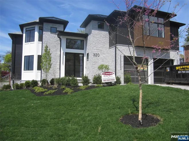 320 Bolz, Englewood Cliffs, NJ 07632