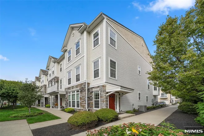 3 Holly #902, Garfield, NJ 07026