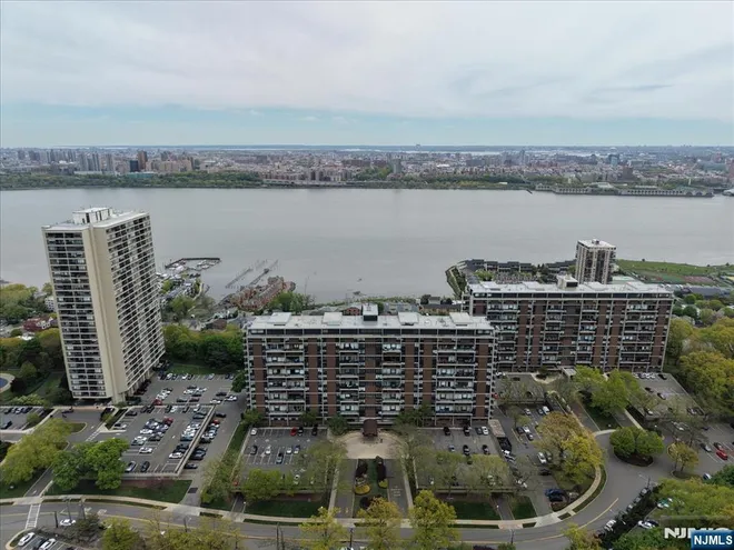 2 Horizon #1214, Fort Lee, NJ 07024