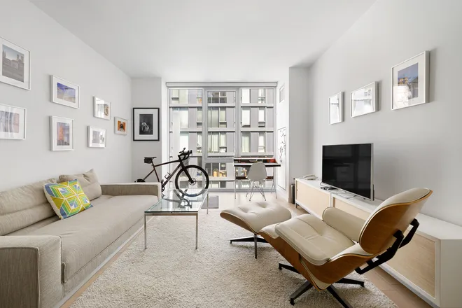 545 West 48th Street #404S, New York, NY 10036