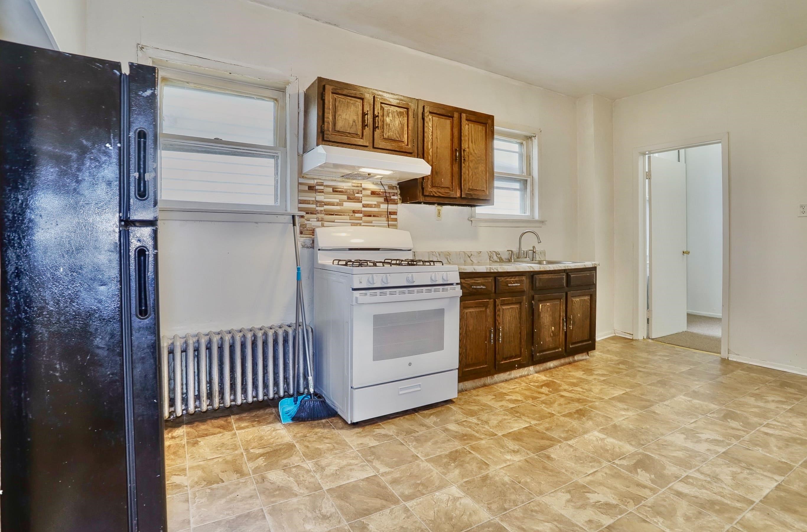 48 CARLTON Avenue, Jersey City, JC Heights, NJ 07307 - Property photo 4 of 29