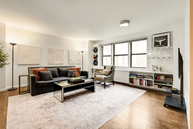 201 East 28th Street #7R, New York, NY 10016