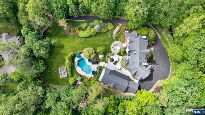 211 Highwood, Tenafly, NJ 07670