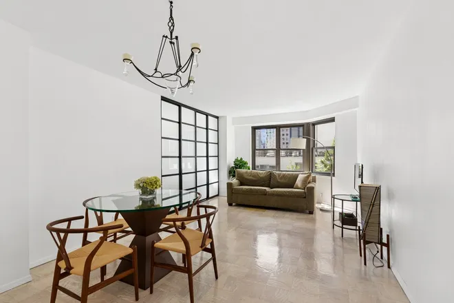 220 East 57th Street #14B, New York, NY 10022