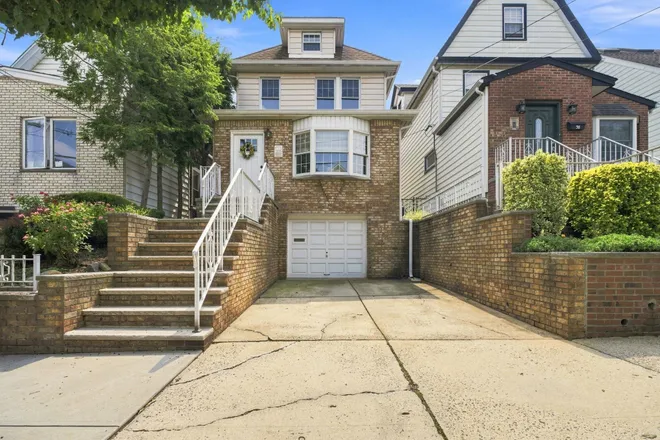 36 WEST 48th Street, Bayonne, NJ 07002