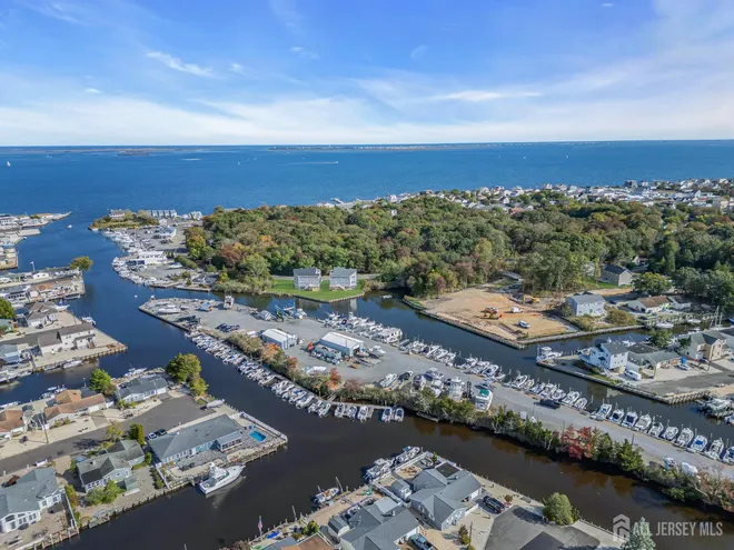 41 Pennsylvania Avenue, Ocean Twp, NJ 08758