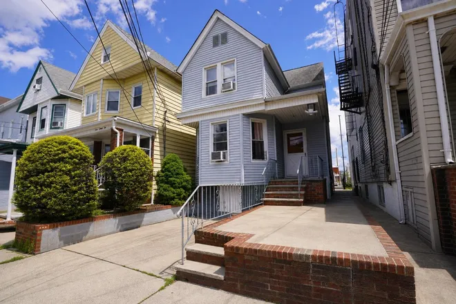 430 AVENUE East, Bayonne, NJ 07002