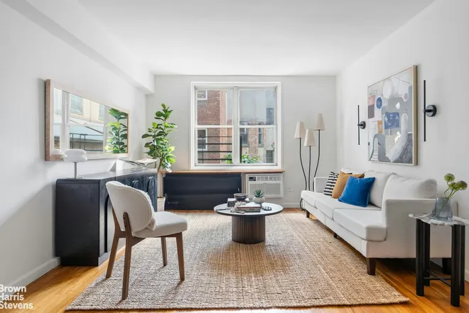 408 West 34th Street #3L, New York, NY 10001