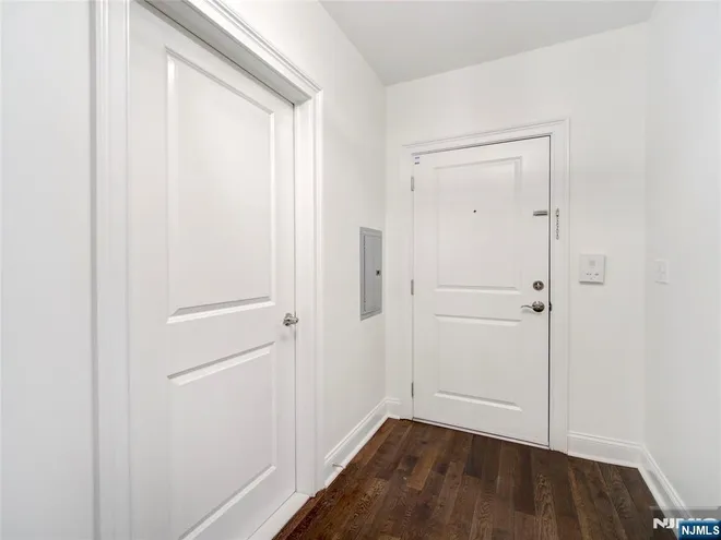 90 Clinton #204, Newark, NJ 07114