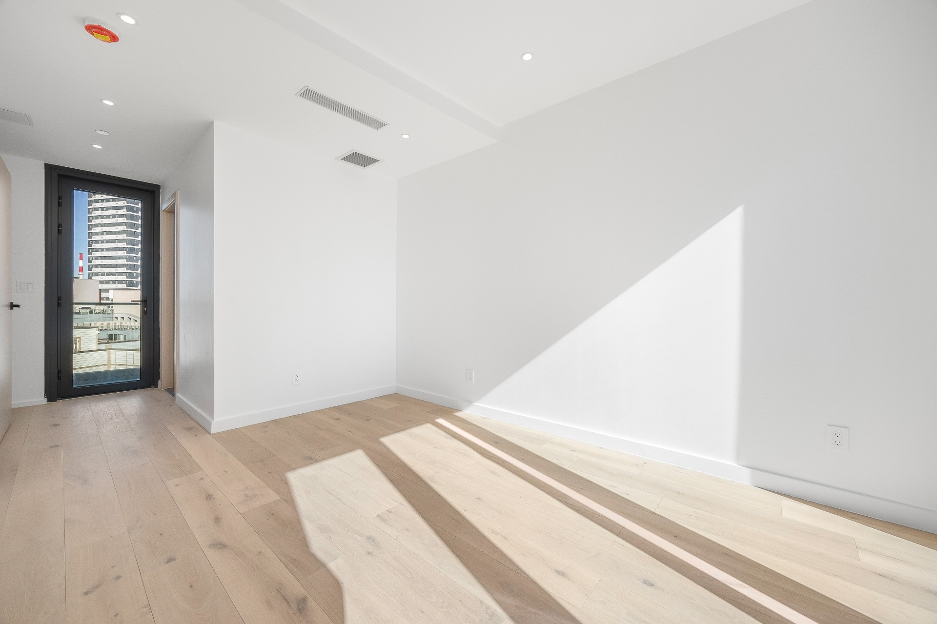 42-62 Hunter Street #PH-A, Long Island City, Queens, NY 11101 - Property photo 5 of 12