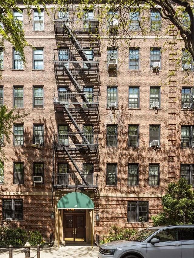 65 MONTAGUE Street