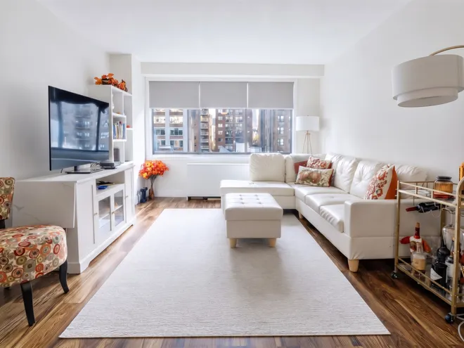 345 East 73rd Street #9G, New York, NY 10021