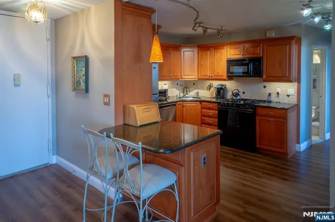 555 North #19C, Fort Lee, NJ 07024