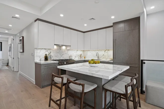 21-31 Shore Boulevard #1B, Ditmars Steinway, NY 11105