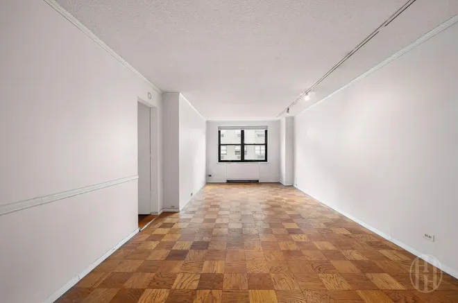 200 East 24th Street #1008, New York, NY 10010-3916