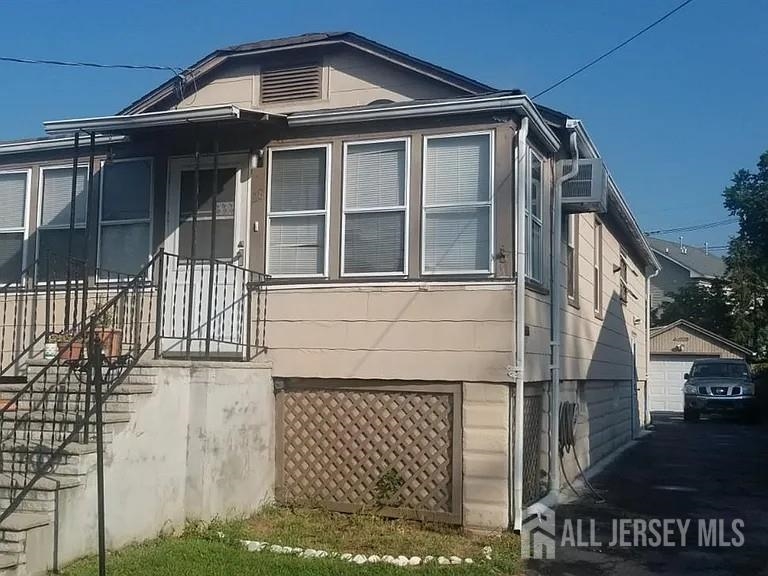 28 SILZER Avenue, Woodbridge Township, WOODBRIDGE, NJ 08830 - Property photo 2 of 22