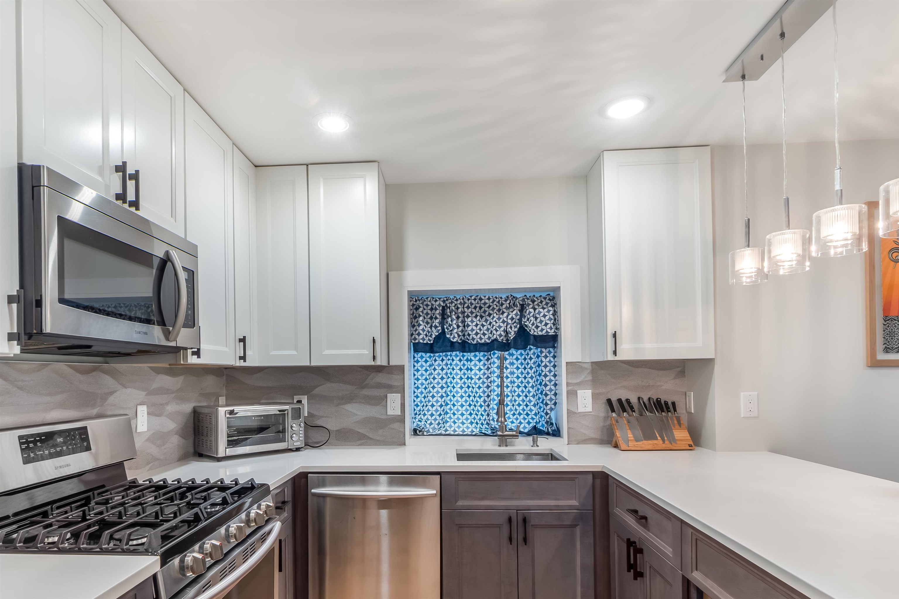 152 BEACH Street, Jersey City, JC Heights, NJ 07307 - Property photo 5 of 35