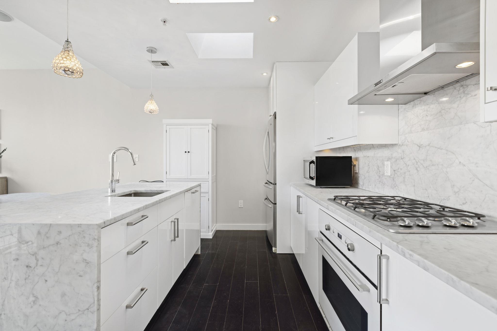 93 BRIGHT Street, Jersey City, JC Downtown, NJ 07302-0000 - Property photo 4 of 22