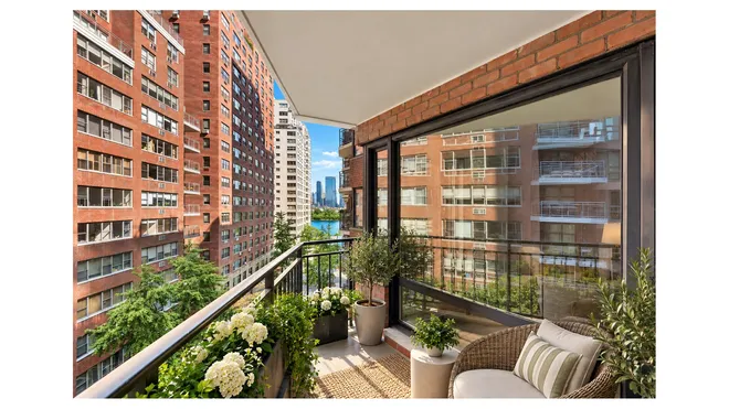 60 SUTTON Place #7KN, New York, NY 10022