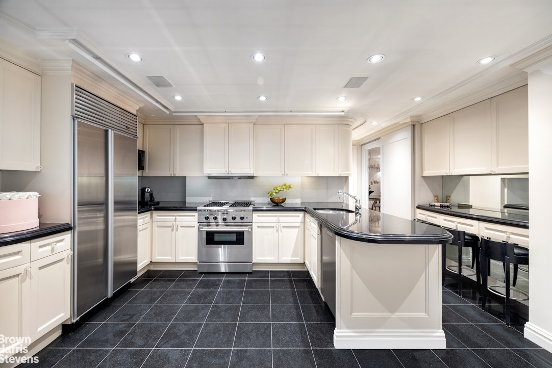 27 East 65th Street #9DE, Lenox Hill, Manhattan, NY 10065 - Property photo 4 of 14