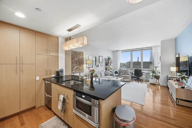 5-49 Borden Avenue #J-6, Long Island City, NY 11101