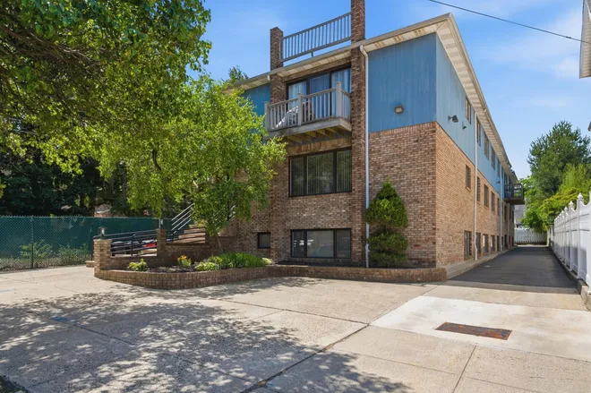 126 WEST 33rd Street, Bayonne, NJ 07002