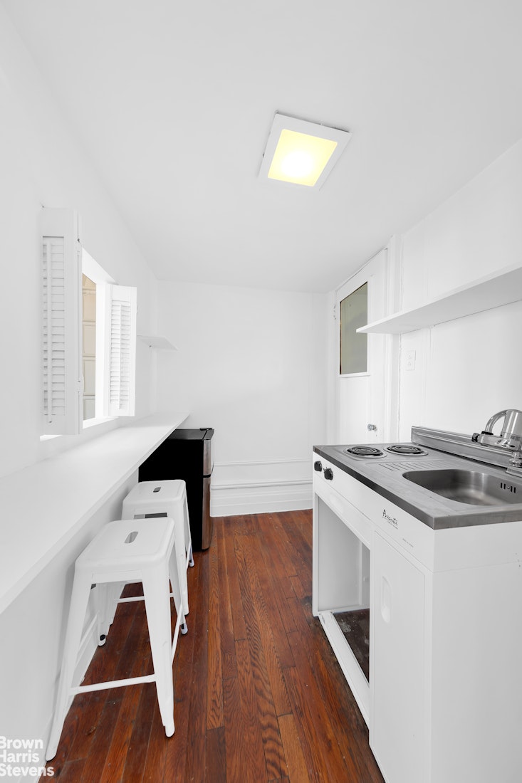 140 West 69th Street #116C, Lincoln Square, Manhattan, NY 10023 - Property photo 5 of 8