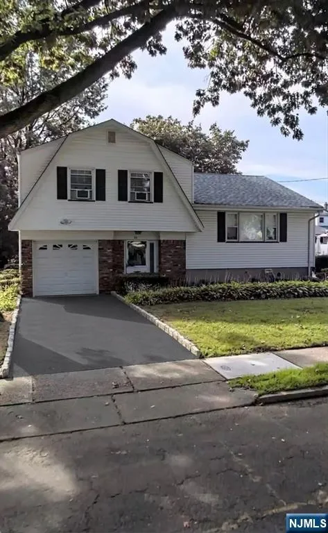 92 Van Buskirk, Teaneck, NJ 07666