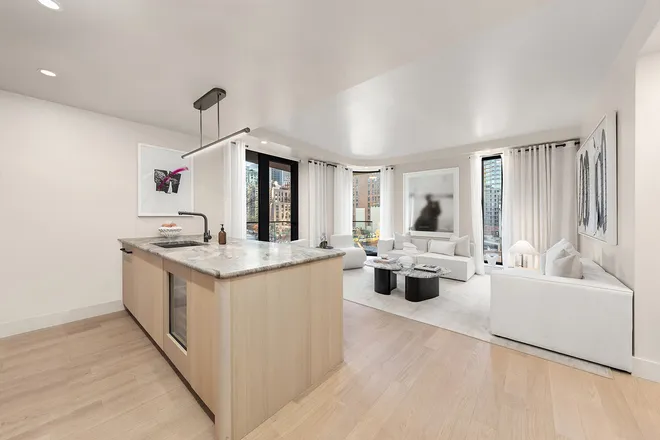 401 West 37th Street #3DS, New York, NY 10018