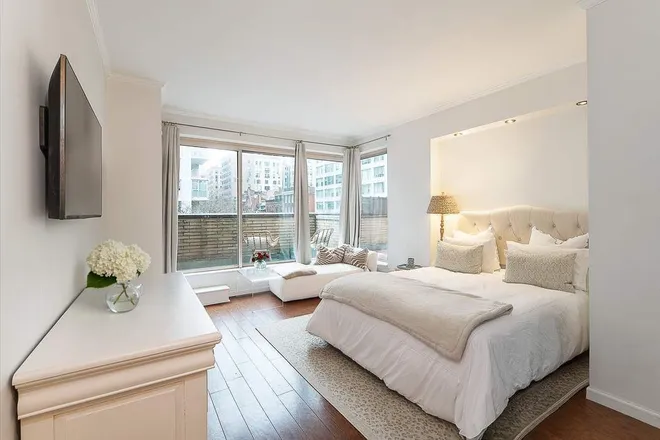 200 East 69th Street #4A, New York, NY 10021