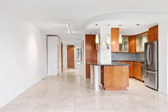 330 East 38th Street #43D, New York, NY 10016