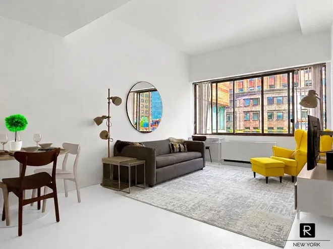 350 West 50th Street #6-I, New York, NY 10019