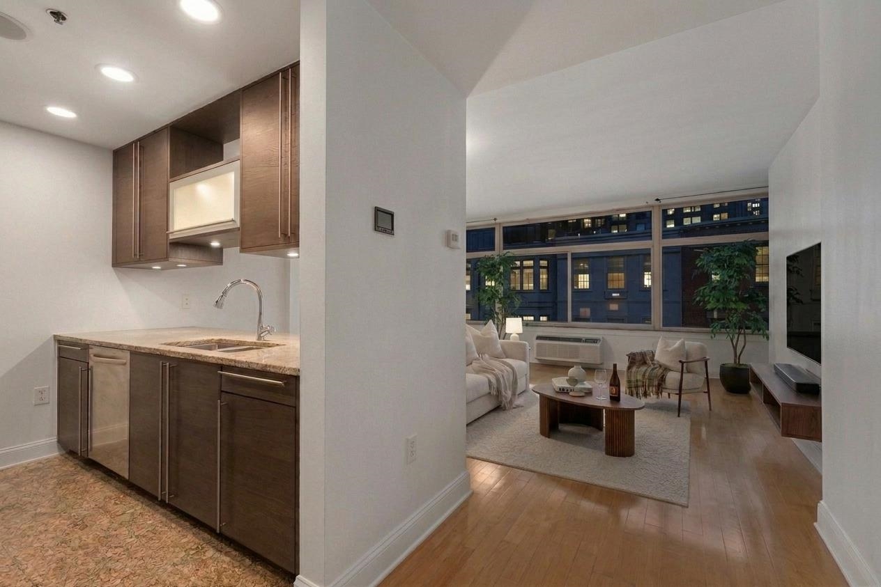 10 REGENT Street, Jersey City, JC Downtown, NJ 07302 - Property photo 4 of 29