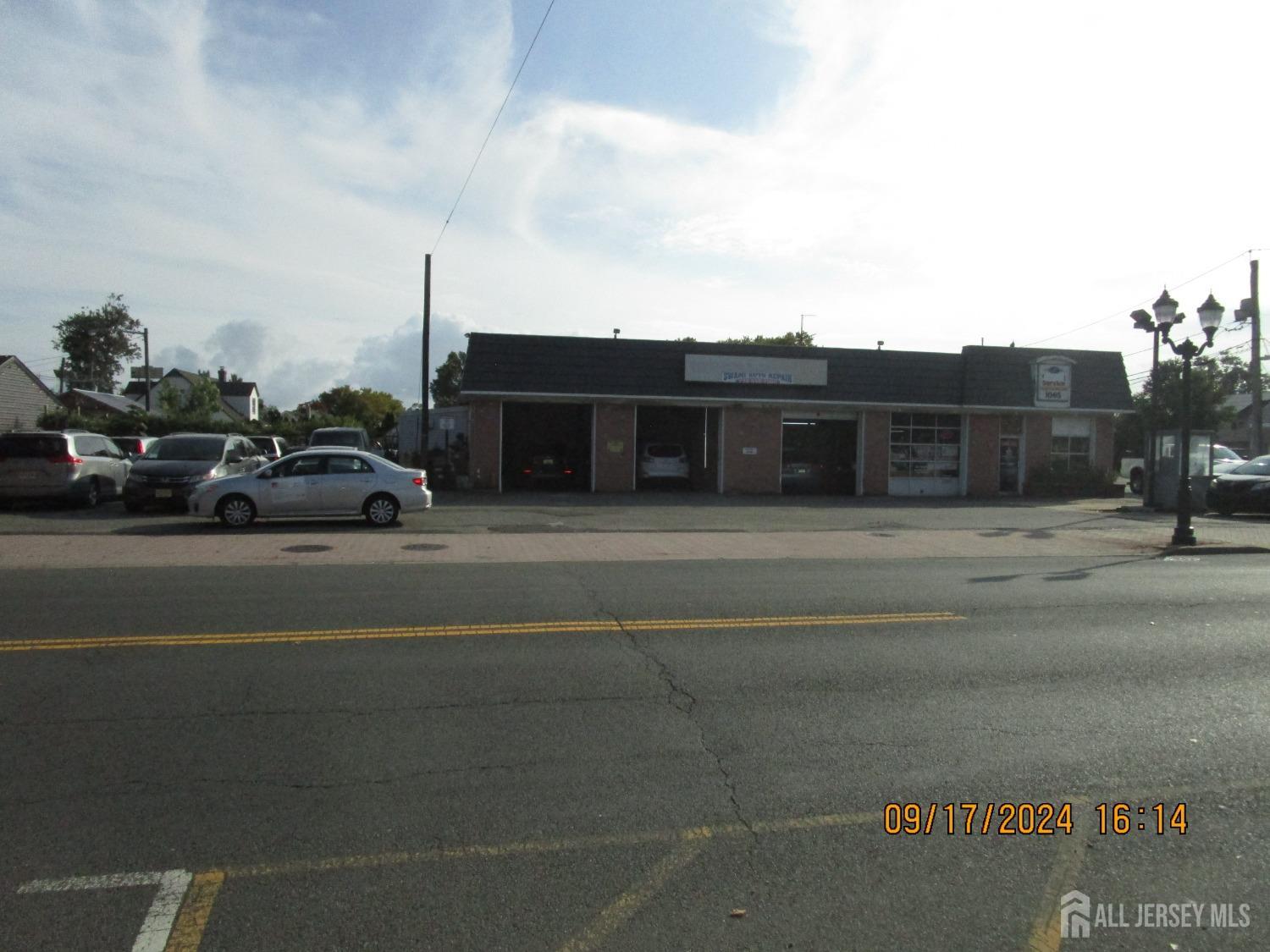 1065 Amboy Avenue, Edison Township, Edison, NJ 08817 - Main property photo