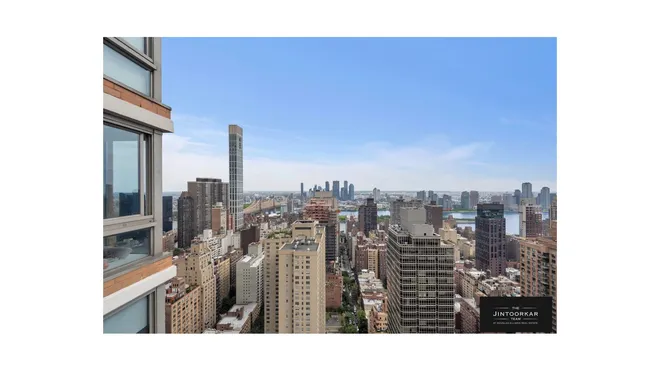 235 East 55th Street #PHC, New York, NY 10022