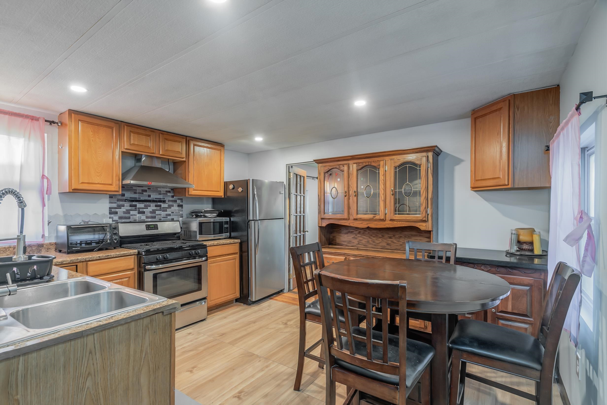190-197 WEST 24th Street, Bayonne City, Bayonne, NJ 07002 - Property photo 5 of 18