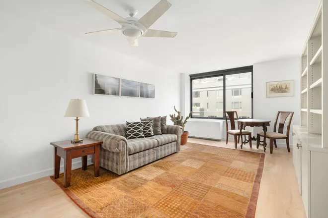 270 West 17th Street #6I, New York, NY 10011