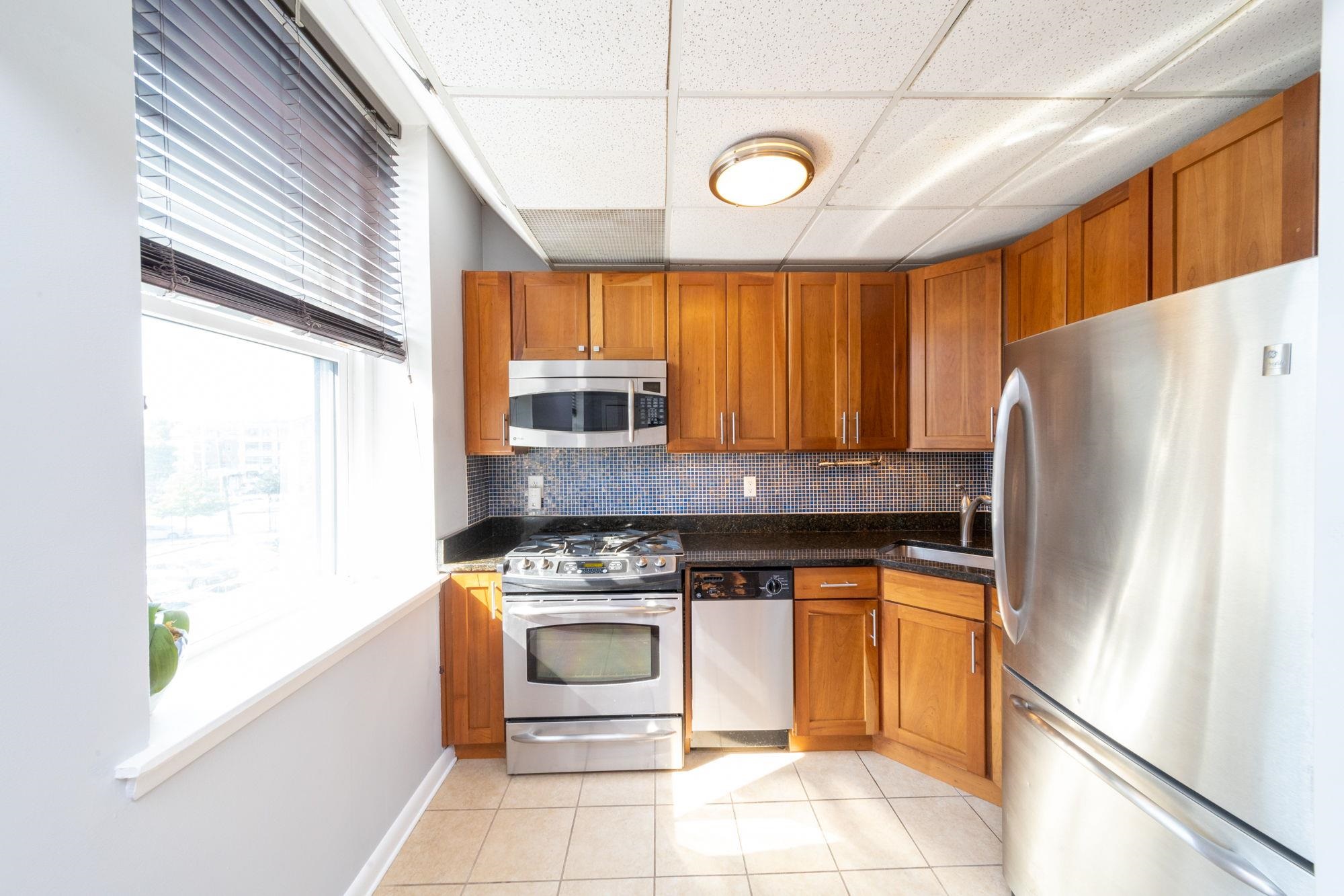 186 WAYNE Street, Jersey City, JC Downtown, NJ 07302 - Property photo 2 of 12