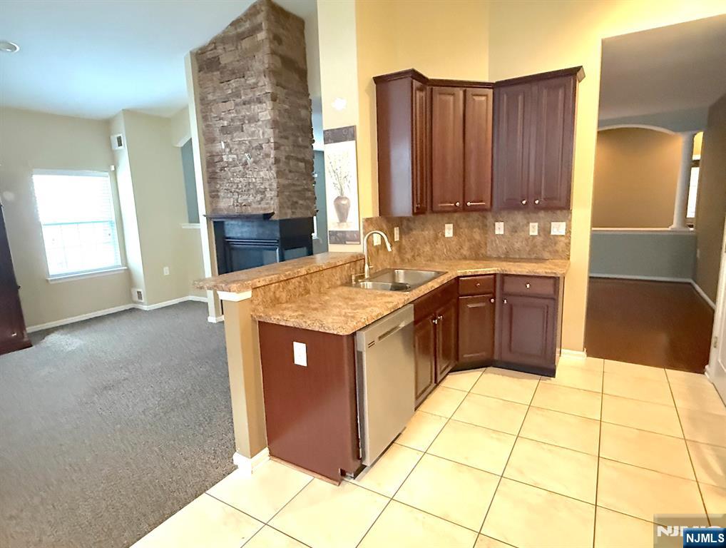 143 Valencia, Monroe Township, Monroe, NJ 08831 - Property photo 4 of 26
