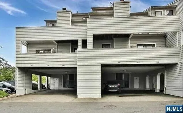 815 Topsail, Secaucus, NJ 07094