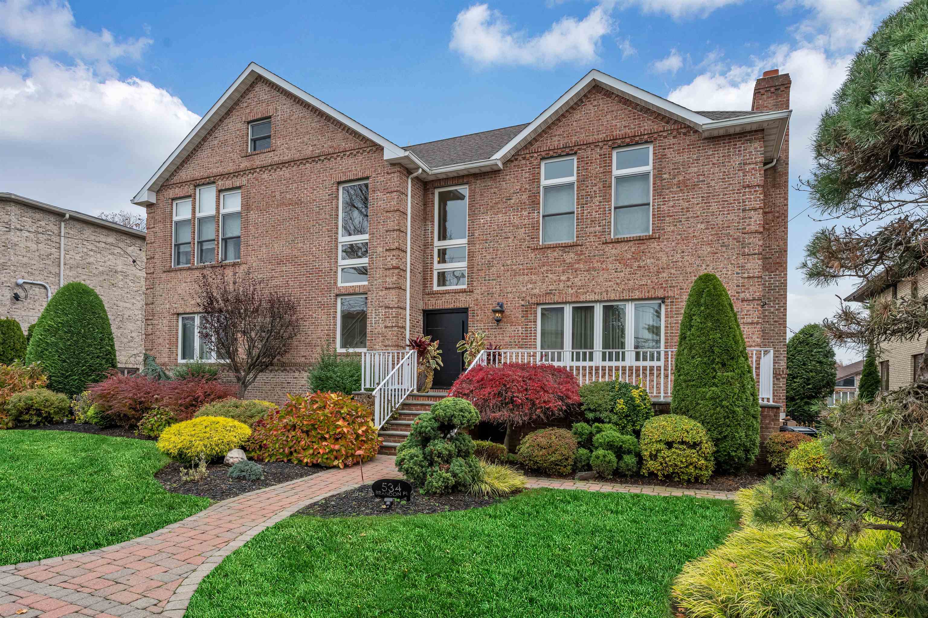 534 BRANDON Place, Cliffside Park Borough, Cliffside Park, NJ 07010 - Property photo 2 of 44