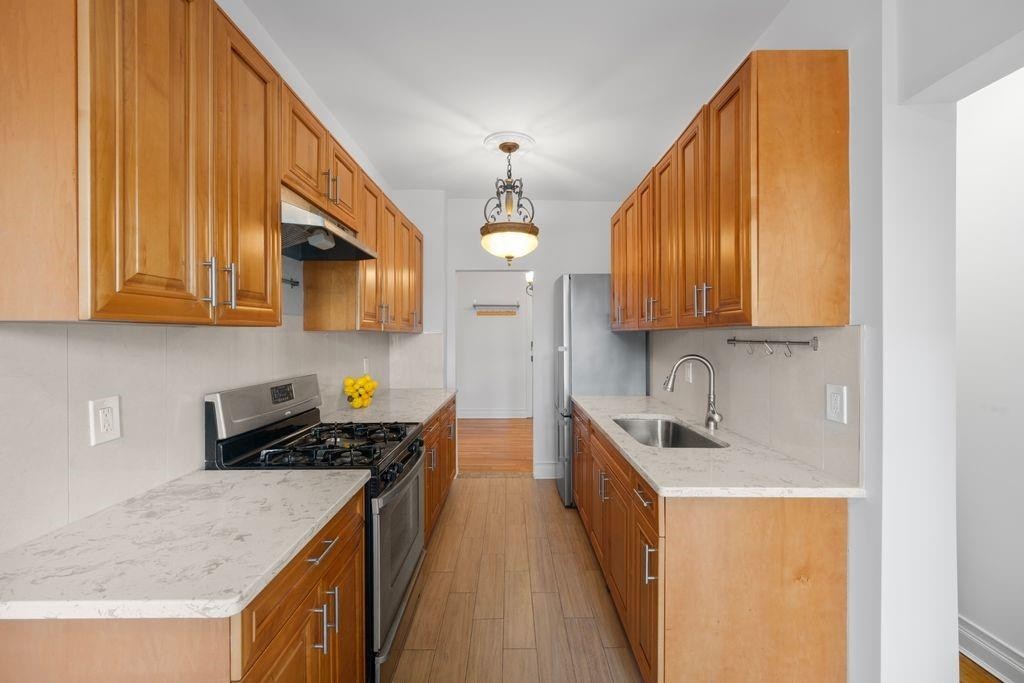 7119 Shore Road #3E, Bay Ridge, Brooklyn, NY 11209 - Property photo 4 of 27