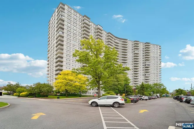 2000 Linwood #4P, Fort Lee, NJ 07024