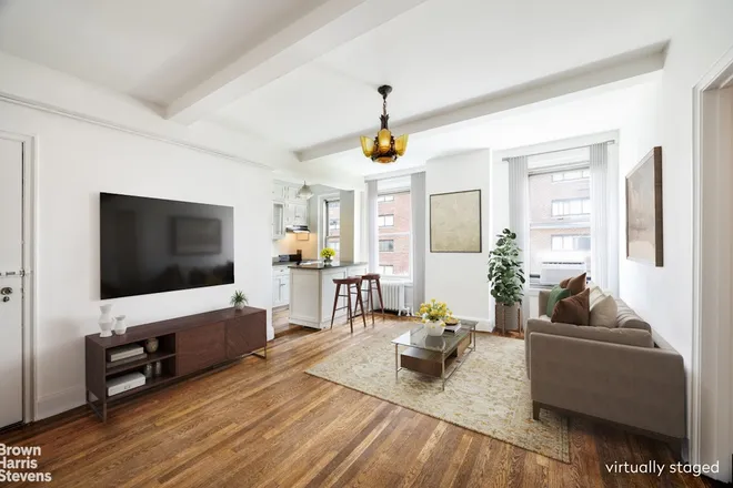 325 West 45th Street #601, New York, NY 10036