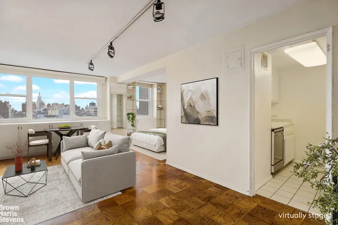 77 7th Avenue #21A, New York, NY 10011