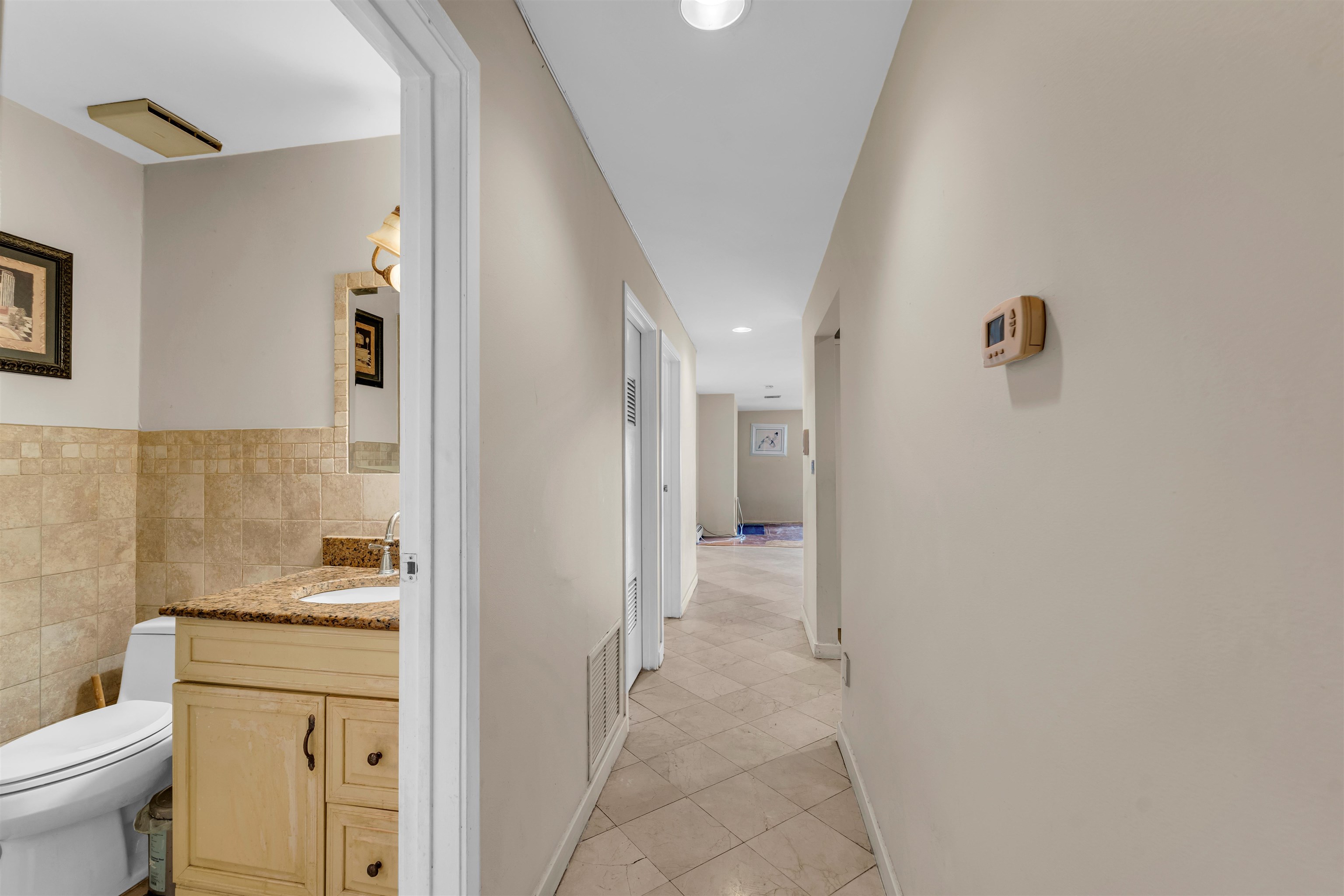 8C COVE LANE, North Bergen Township, North Bergen, NJ 07047 - Property photo 4 of 32