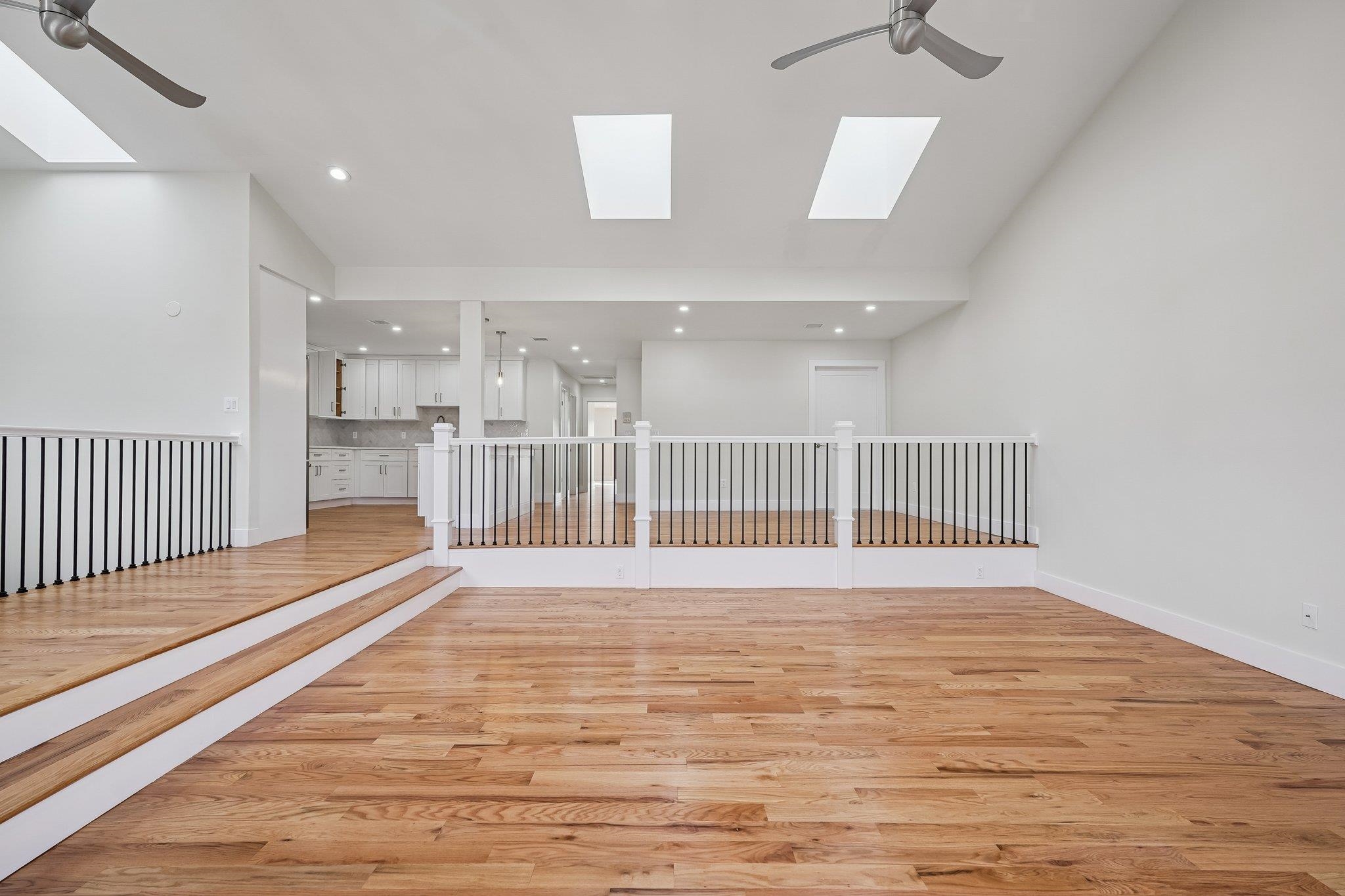 927 PAVONIA Avenue, Jersey City, JC Journal Square, NJ 07306 - Property photo 4 of 27