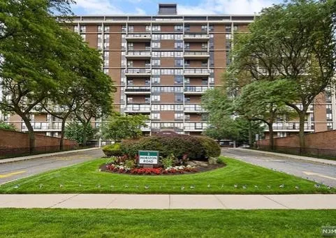 2 HORIZON Road, Fort Lee, NJ 07024