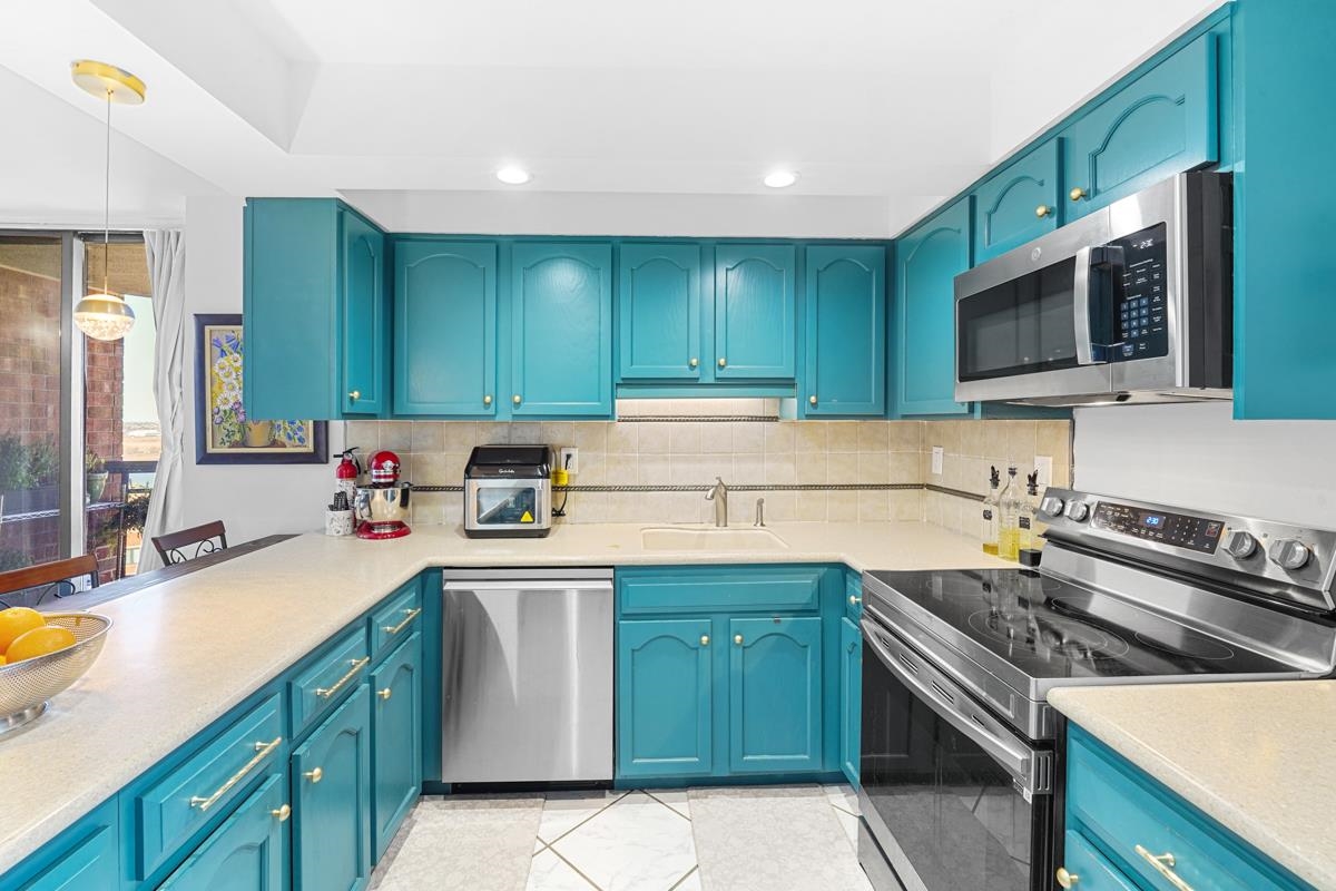 2005 HARMON COVE TOWER, Secaucus Town, Secaucus, NJ 07094 - Property photo 5 of 45